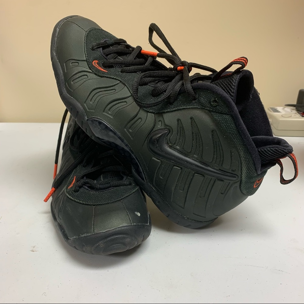 Nike Black & Red Little Posite Pro Kids Size 6.5 Y - Nike Air Foamposite Pro